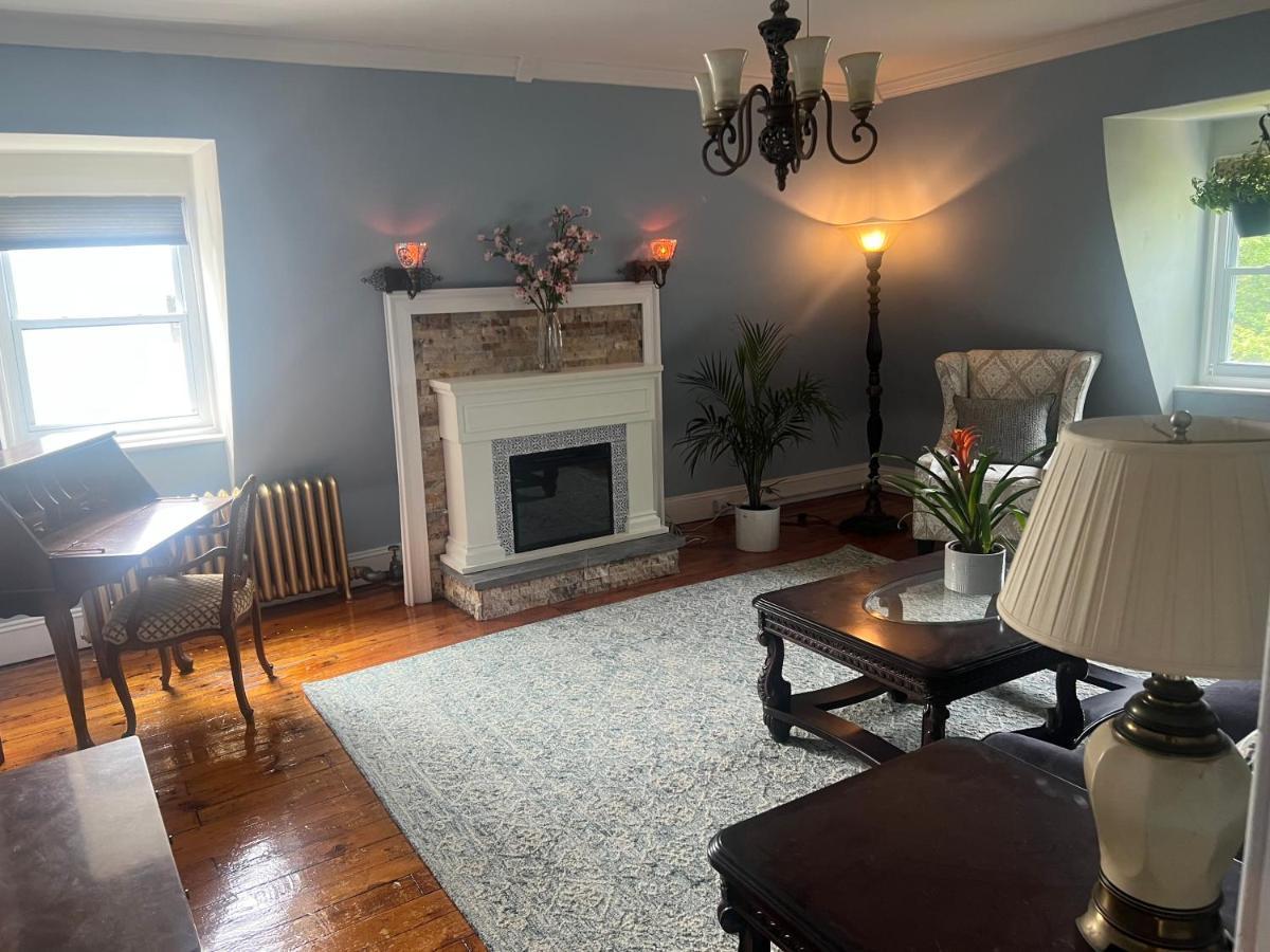 Private Victorian Apartment In Convenient City Location On 5 Acre, Sleeps 5 Poughkeepsie Exterior photo