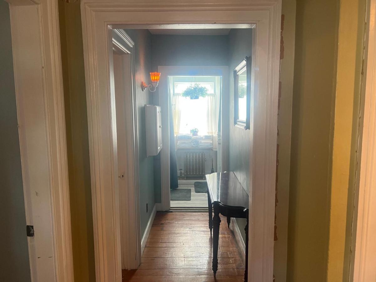 Private Victorian Apartment In Convenient City Location On 5 Acre, Sleeps 5 Poughkeepsie Exterior photo
