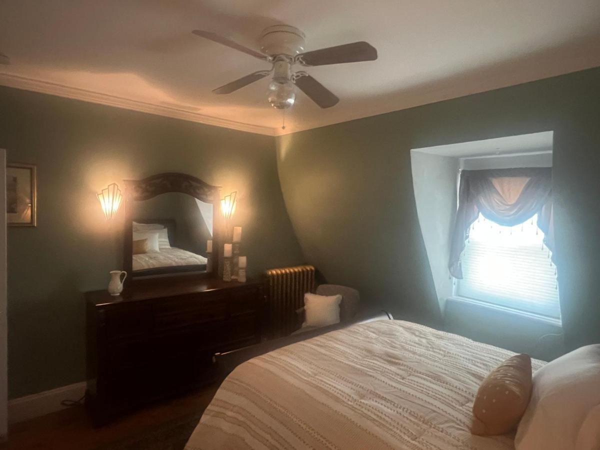 Private Victorian Apartment In Convenient City Location On 5 Acre, Sleeps 5 Poughkeepsie Exterior photo