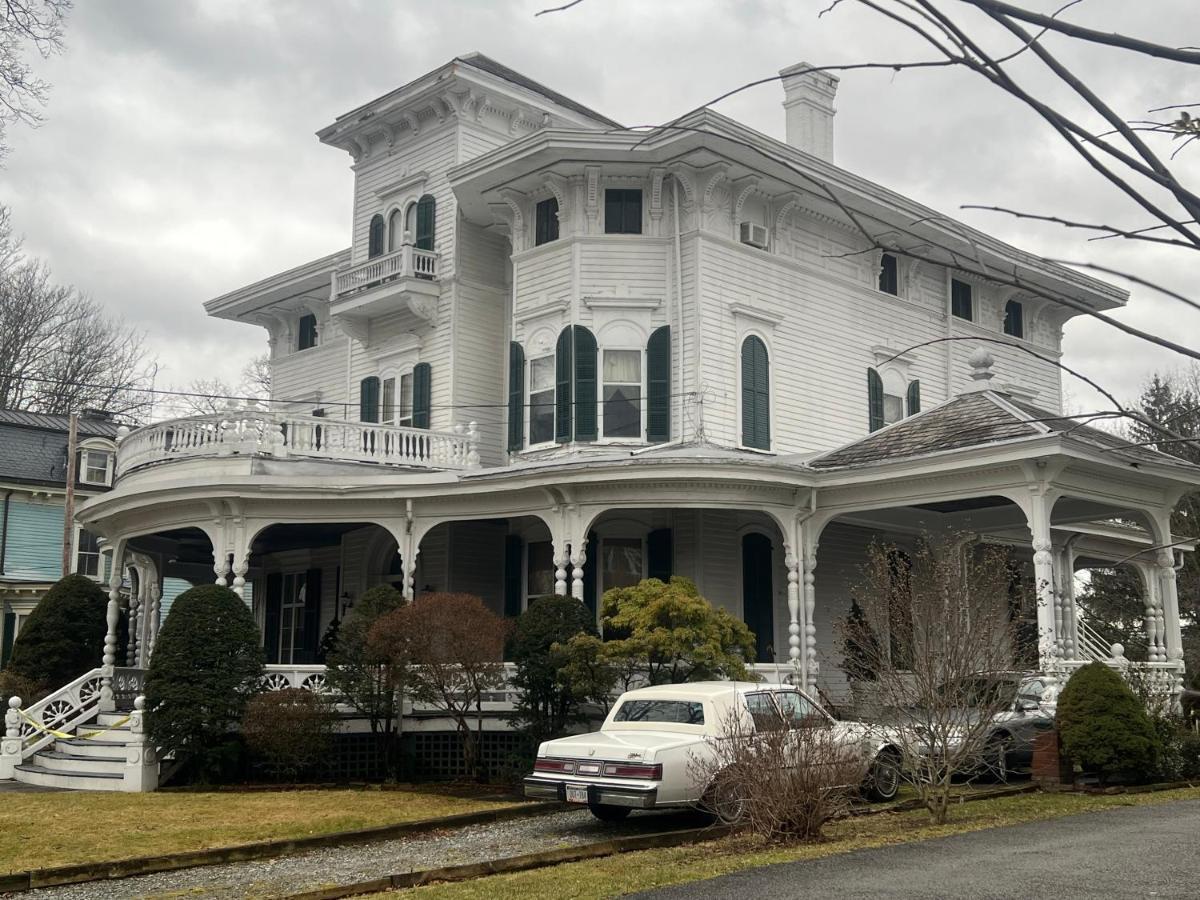 Private Victorian Apartment In Convenient City Location On 5 Acre, Sleeps 5 Poughkeepsie Exterior photo