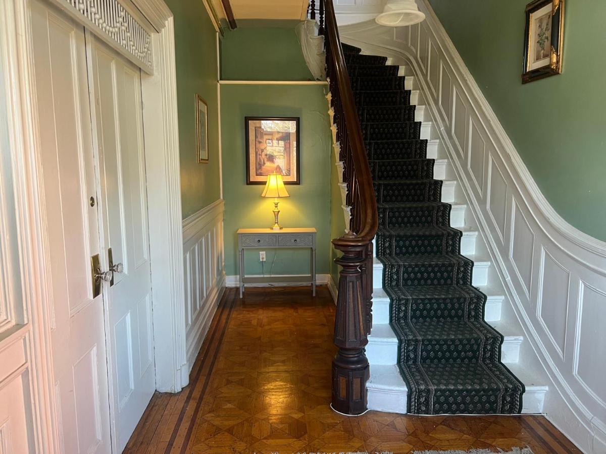 Private Victorian Apartment In Convenient City Location On 5 Acre, Sleeps 5 Poughkeepsie Exterior photo